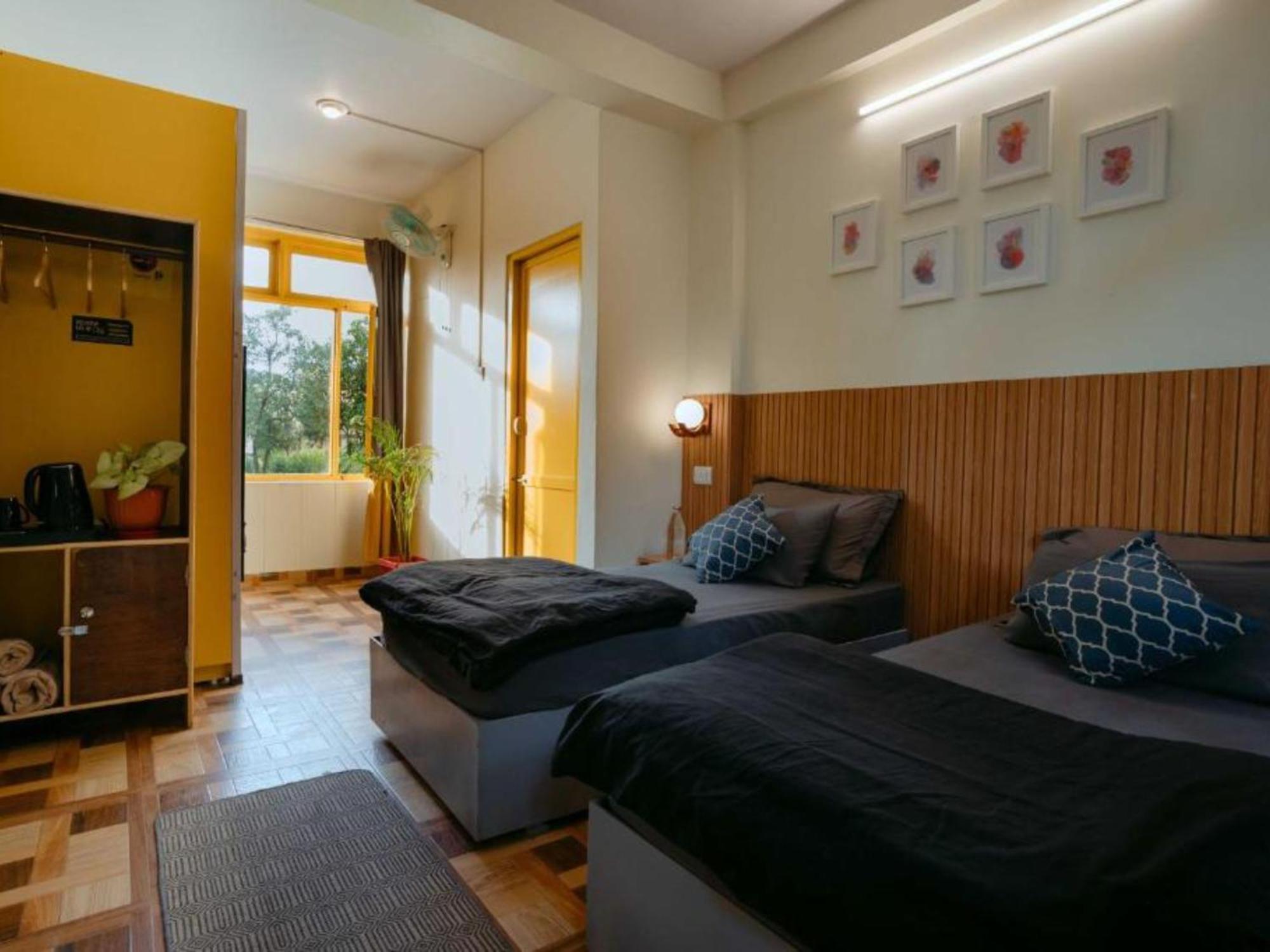 The Hosteller Bir Room photo
