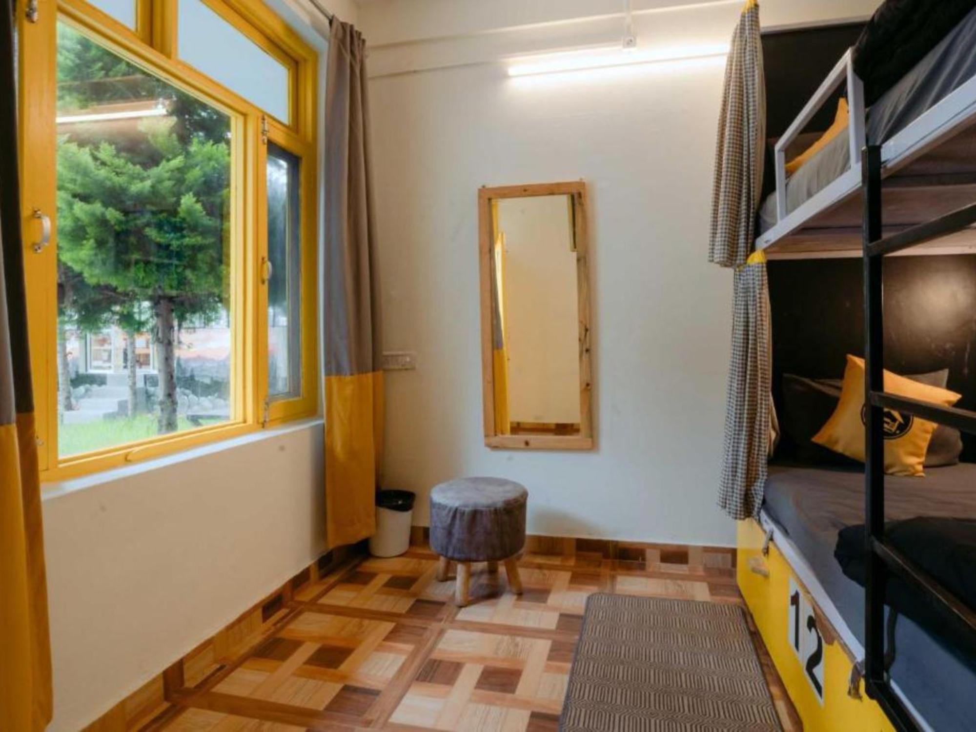 The Hosteller Bir Room photo
