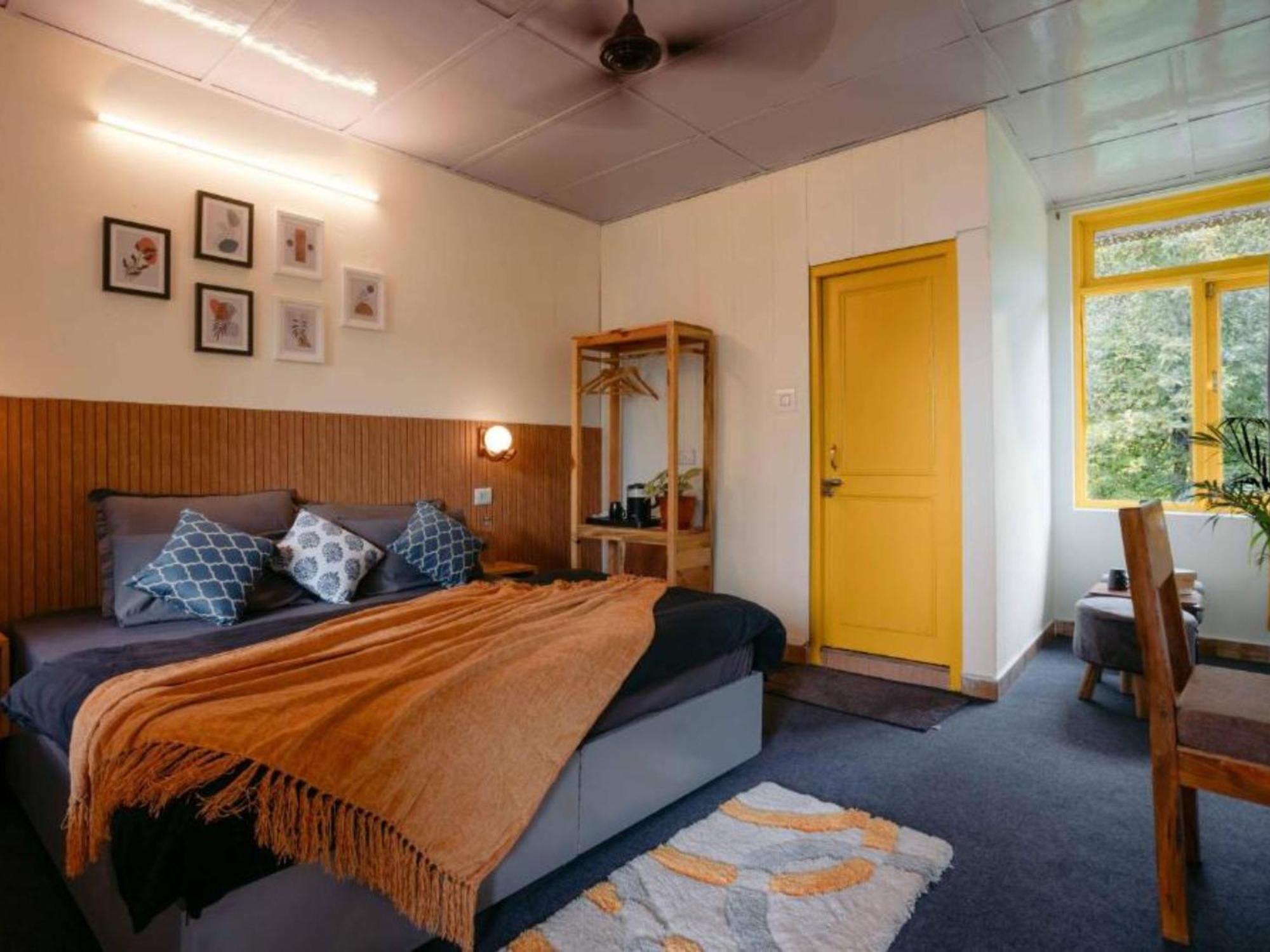The Hosteller Bir Room photo
