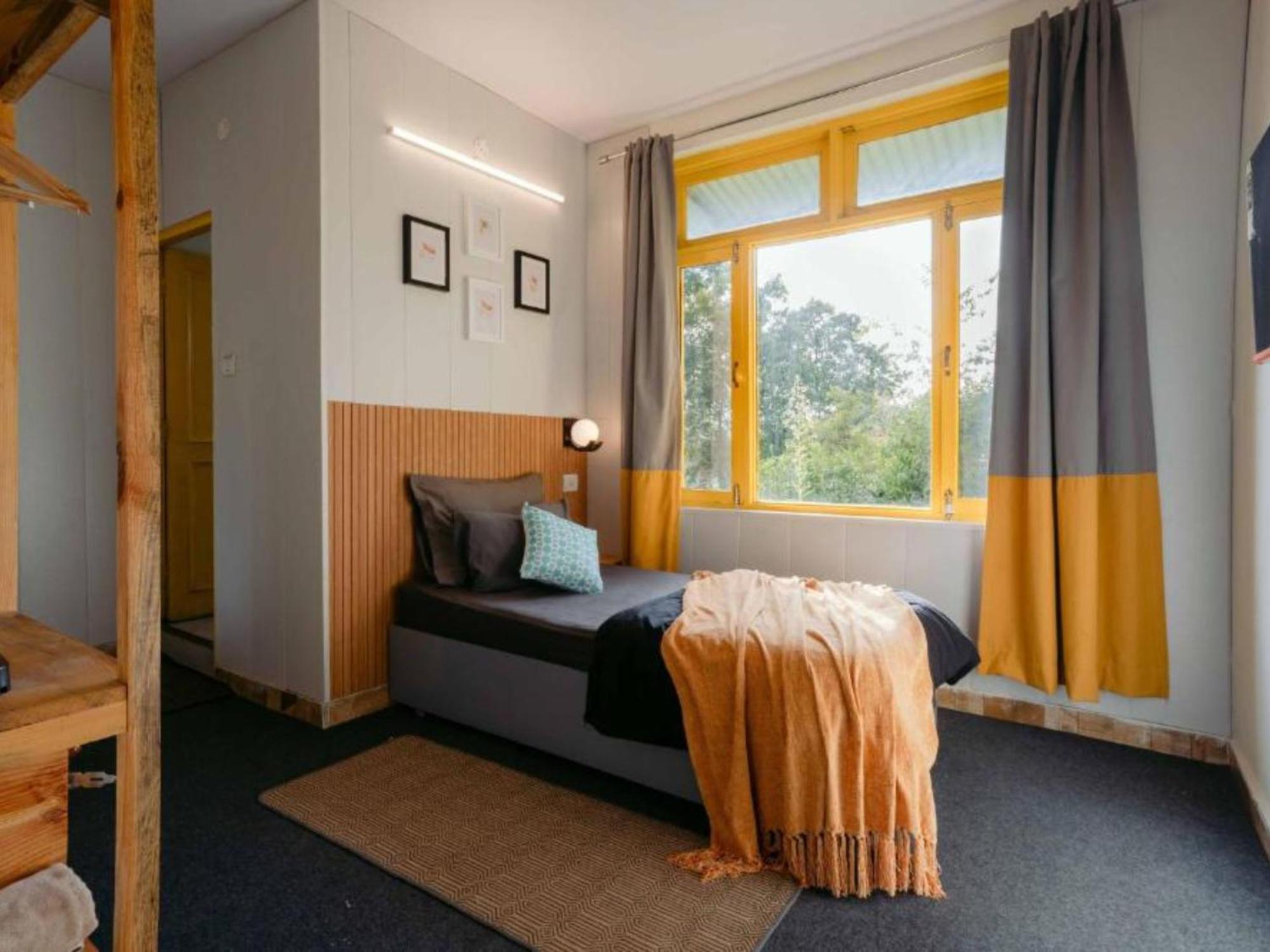 The Hosteller Bir Room photo